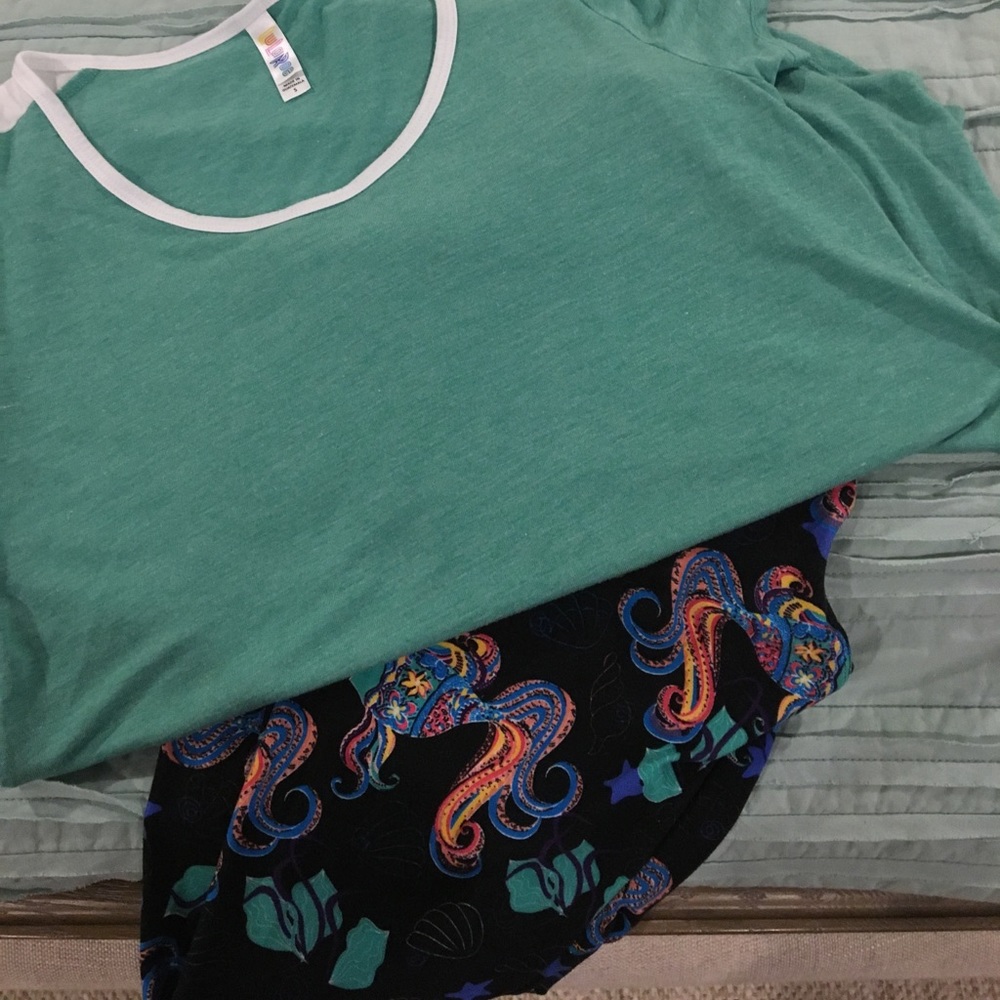 Lularoe one size leggings and small matching top